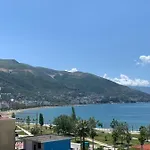 アパート Rias Seaside Vlorë